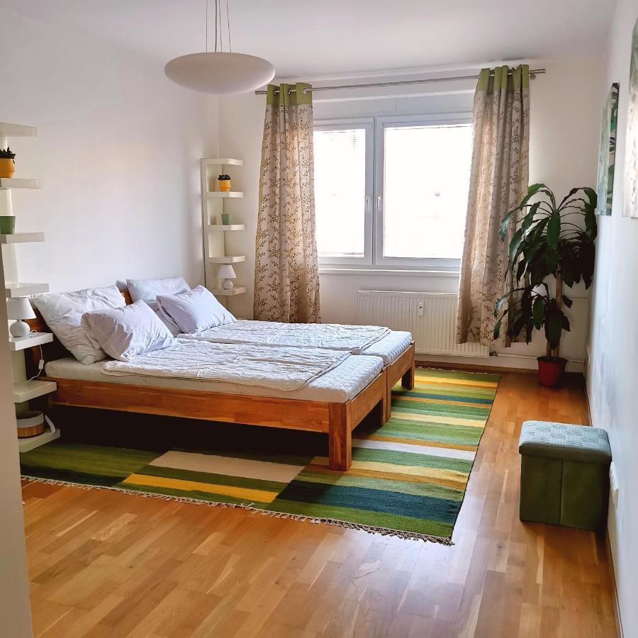 Cozyhome Retro Apartment บราติสลาวา ภายนอก รูปภาพ