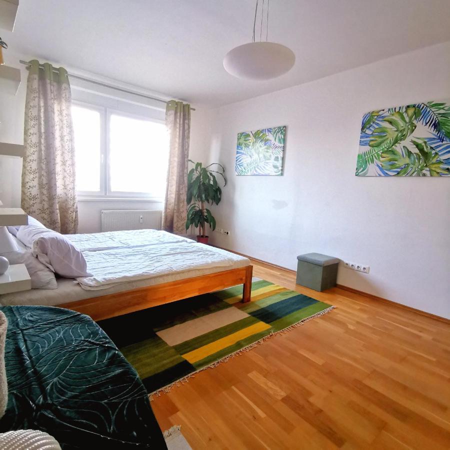 Cozyhome Retro Apartment บราติสลาวา ภายนอก รูปภาพ