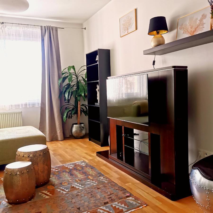 Cozyhome Retro Apartment บราติสลาวา ภายนอก รูปภาพ