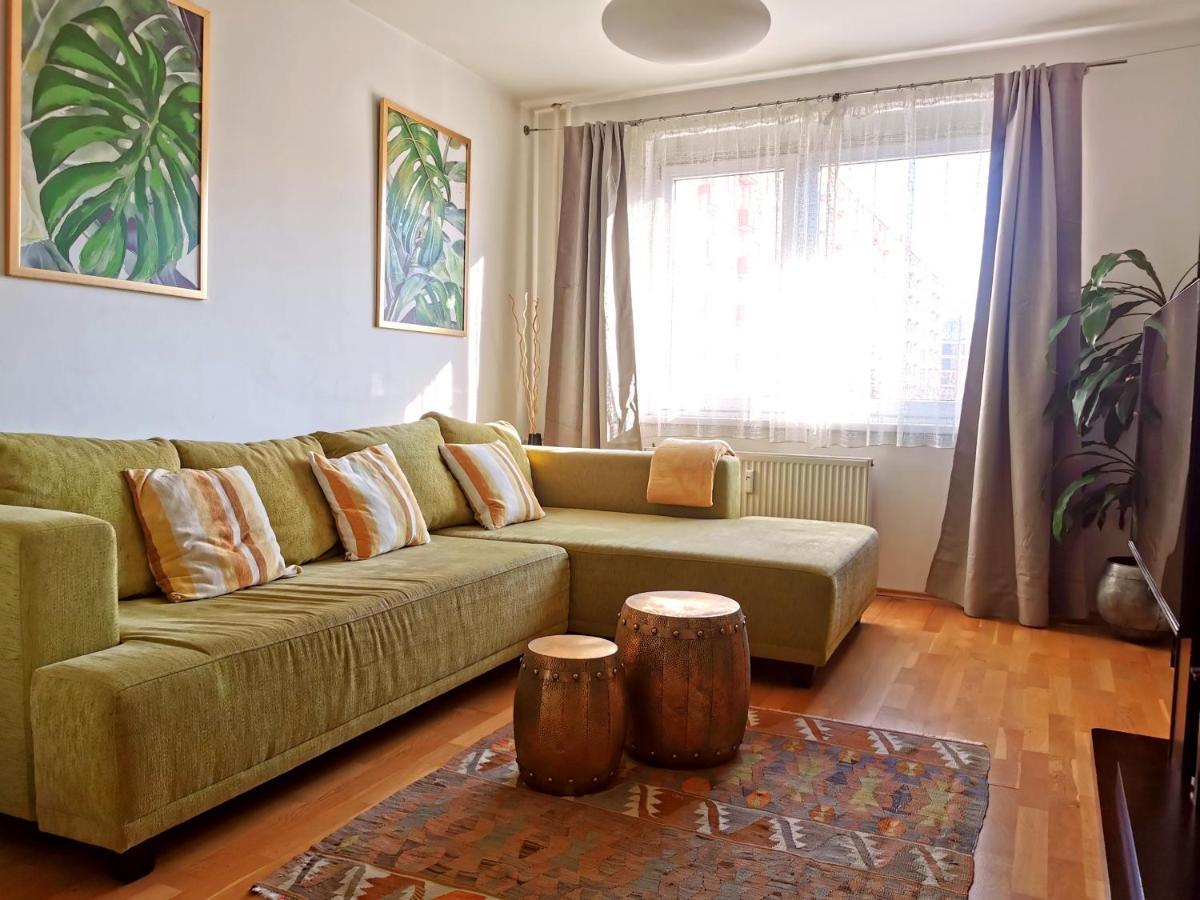 Cozyhome Retro Apartment บราติสลาวา ภายนอก รูปภาพ