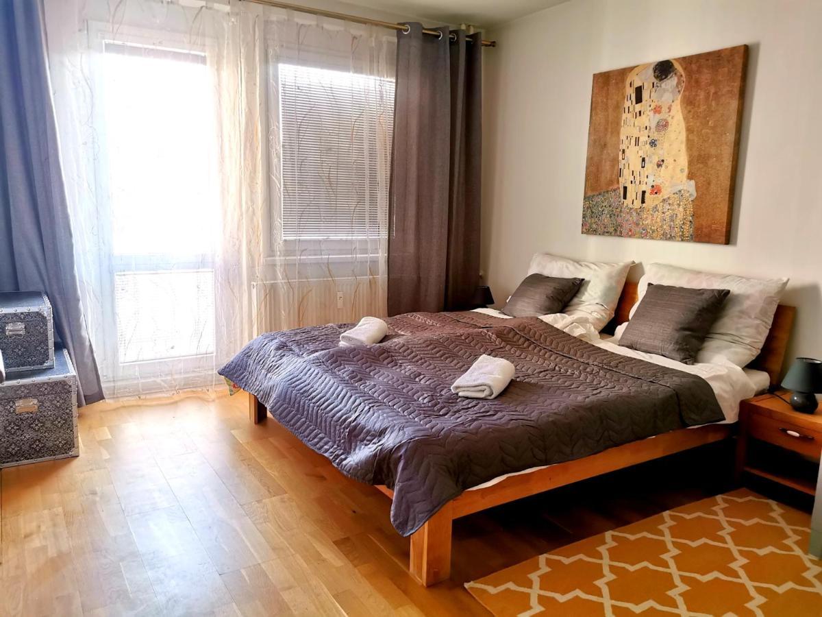 Cozyhome Retro Apartment บราติสลาวา ภายนอก รูปภาพ