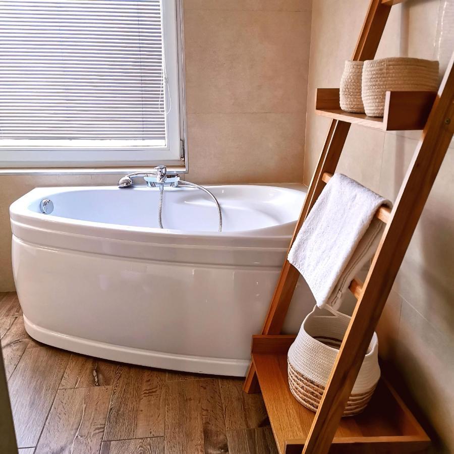 Cozyhome Retro Apartment บราติสลาวา ภายนอก รูปภาพ
